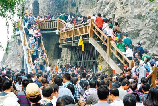 “双节”假期辽阳旅游景点爆满 总收入达5.8亿元_大辽网_腾讯网