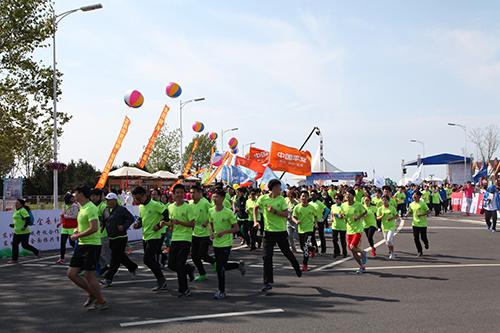 平安橙色军团酷跑大连国际马拉松赛