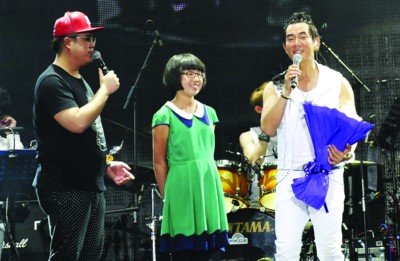 任贤齐飙巡回演唱会 为沈阳女孩流下男儿泪_大辽网_腾讯网