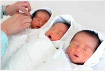 90后妈妈自然受孕生三胞胎 几率为几十万分之