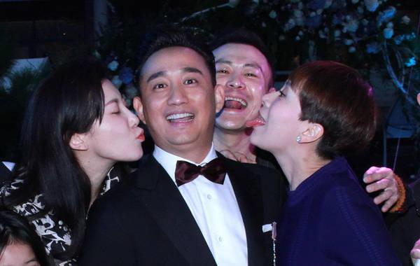 黄磊孙莉20年补办婚礼披婚纱拍全家福