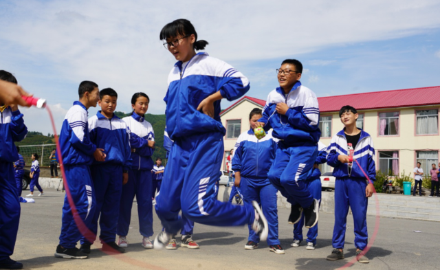 2018公益体彩 快乐操场捐赠活动启动