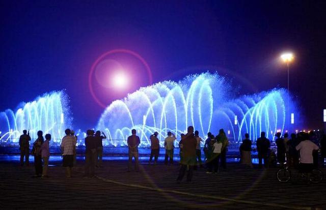 东港音乐喷泉“十一”上演恢弘新曲_大辽网_腾讯网