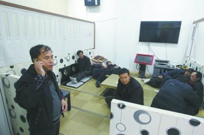 工地建楼因缺钢材停工图片