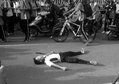 初二男生被刺身亡源起网上“约架”_大辽网_腾讯网