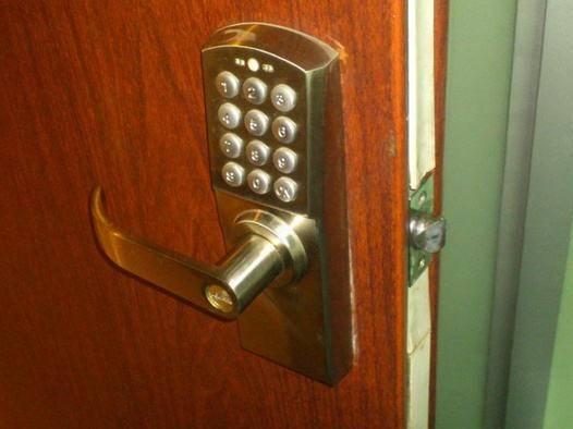 铁岭一洗浴中心现神秘密码门 里面竟是卖淫场所_大辽网_腾讯网