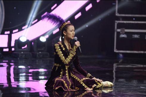 《灰<em>姑娘</em>》黄晓明当众<em>调情</em> 为保学员改赛制_