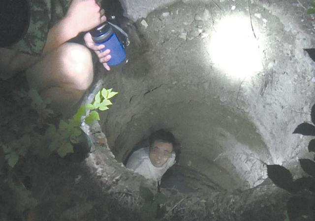 醉酒男摸黑进树林找厕所坠入深井 身上多处擦伤_大辽网_腾讯网