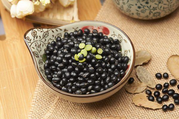 姜擦头皮 多吃黑豆能生发靠谱吗?