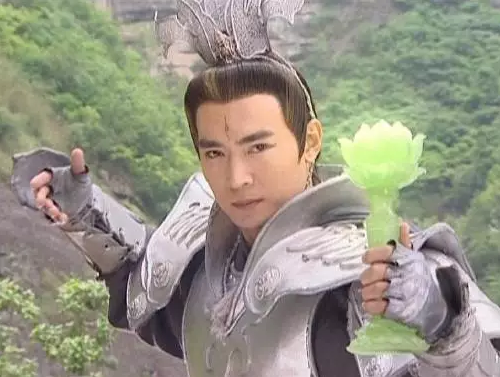 求剧名，童年古装神话剧，男主是小狗(或者小狼忘了)，开头被女主救了养了，女主受伤昏迷了要死，男主喂