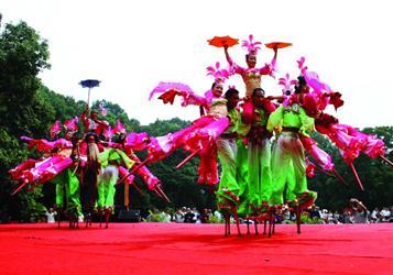 鞍山木棍上的东方芭蕾踩进高等舞蹈学府