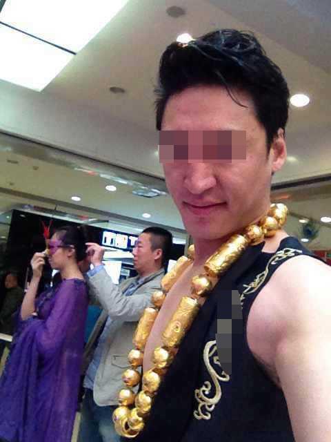 辽宁男子戴6斤重金项链被传为东北人标配(图)_大辽网_腾讯网