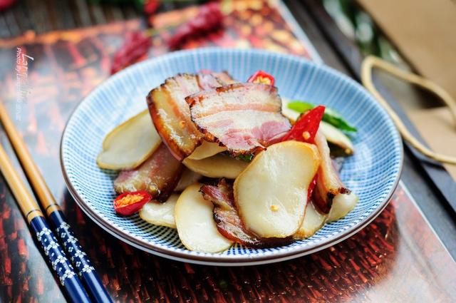 干煸杏鲍菇腊肉 诱惑味蕾的香辣下饭菜