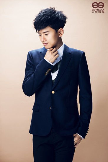 张杰情歌再获好评 《爱,不解释》蝉联冠军