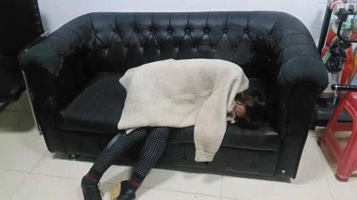 大连20岁业主头像好看深夜醉酒硬闯小区女孩女生的单薄qq的穿着图片