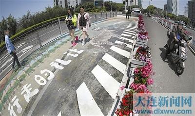 3D斑马线亮相上海街头 呼吁文明礼让