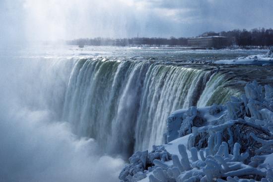 尼亚加拉大瀑布:加拿大壮观 美国飘逸_大辽网_腾讯网