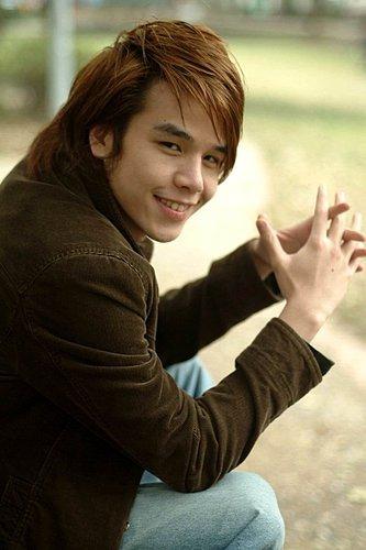 萧亚轩裸背秀性感 新男友与那些年的前男友盘