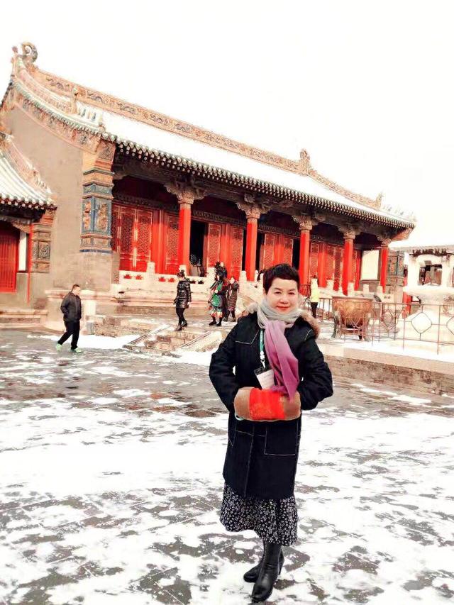 女教师退休后到沈阳故宫做志愿者 四年没休节