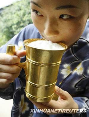纯金啤酒杯 售价5万美金？