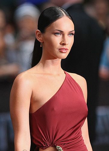 变形金刚女郎是人工美女?