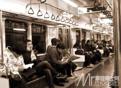 地铁客_2015广州中考作文素材：地铁客的风格