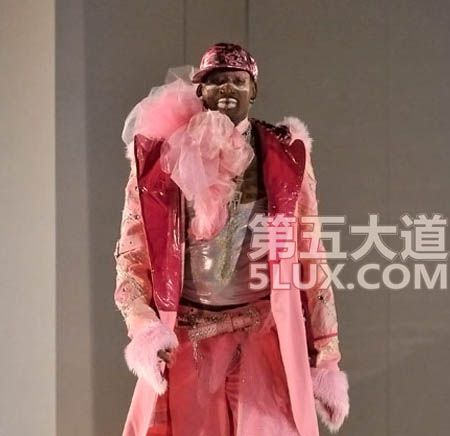 粉红罗德曼与GAGA争“雷”主