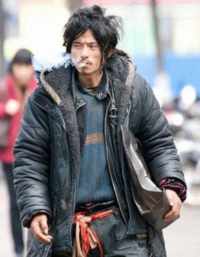 超有型“极品乞丐”走红网络