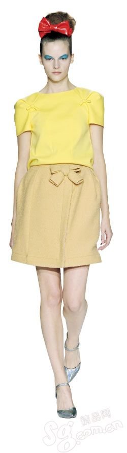 Tender young female fashion Qi in power