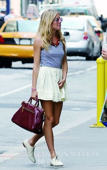 Follow the fashion to wear men's shoes right