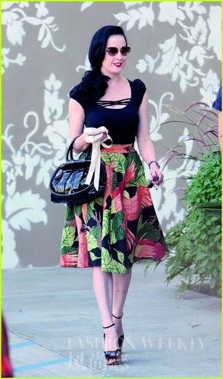Housewives Dita Von Teese a Church
