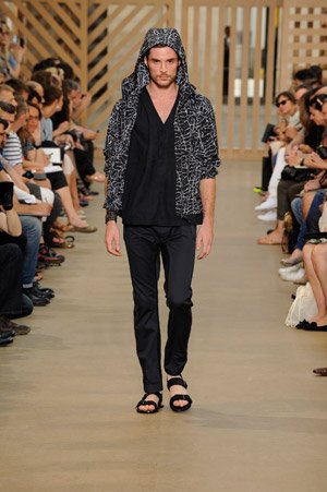 T elegant suits back to the spring and summer 2011 Taiwan