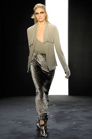 Neutral force fashionable girl new tricks