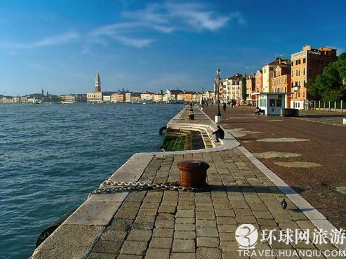 Listen to the Peony Pavilion in Venice