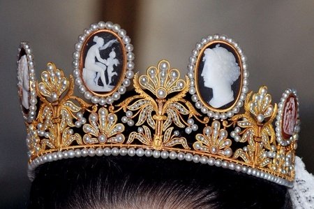 Royal Crown luxury noble