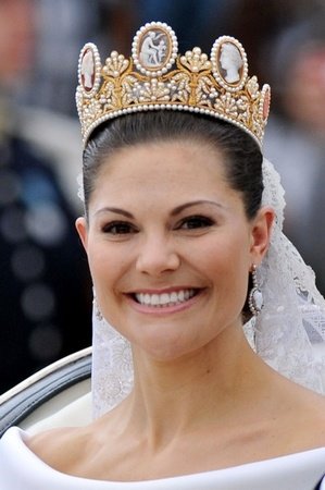 Royal Crown luxury noble