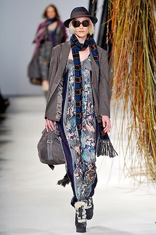 Neutral force fashionable girl new tricks