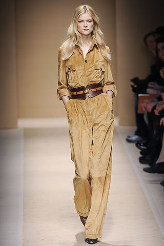 Neutral force fashionable girl new tricks