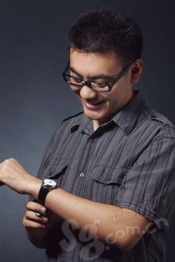 Senior career people watch thickness ( Figure )