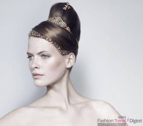 Yet the U.S. launch of fine jewelry headdress ( Figure )