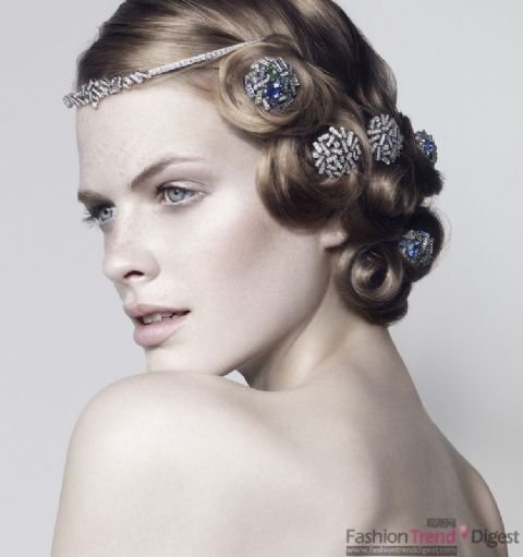 Yet the U.S. launch of fine jewelry headdress ( Figure )