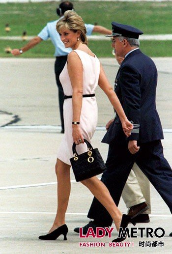 10 paragraph timeless classic handbag