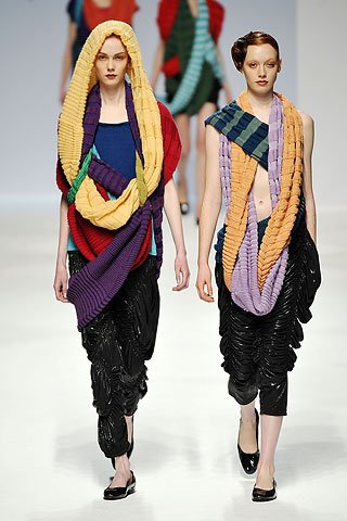 Neutral force fashionable girl new tricks
