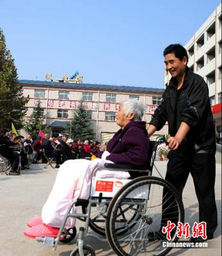 房企扎堆进军入场养老地产:盈利的硬骨头怎么啃