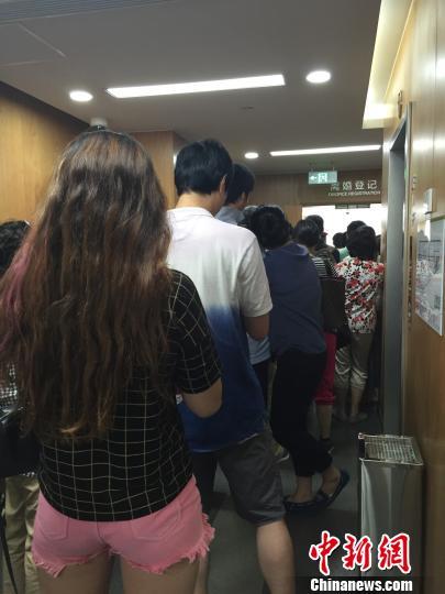 上海辟谣房产新政后“离婚热”依旧不减