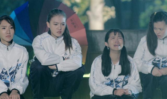 《青春喂了狗》定档1月11日 预告片热血袭胸