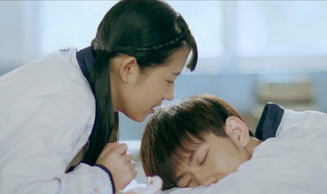 《青春喂了狗》定档1月11日 预告片热血袭胸