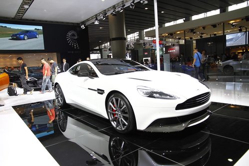 本次车展,阿斯顿b马丁发布了其全新的豪华跑车——vanquish,高清图片