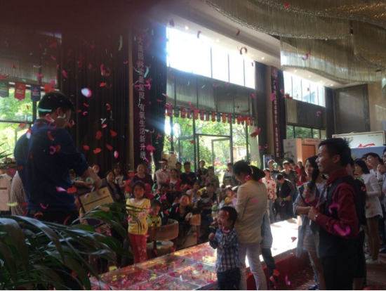 力高澜湖郡:五一壕透半边天 满城尽待黄金道_