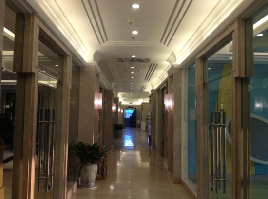 如皋碧桂园4800㎡的星级会所 首创室内外双泳